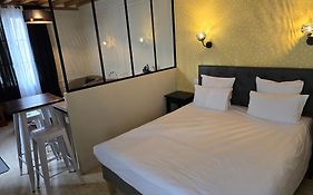 Au Loup Historic Apartments